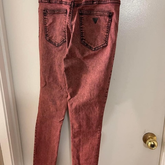 Red Acid Wash Guess Jeans - Picture 3 of 5